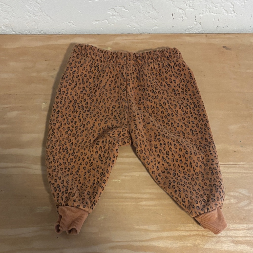 BabyGap Leopard Print Set (6-12 Months) - Picture 15 of 15